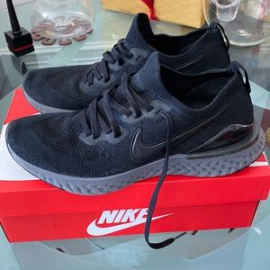!!SOLD!! Nike men’s Flyknit Epicreact all black. Size 10.5.